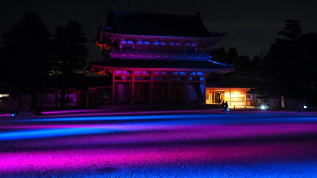 秋の夜の平安神宮