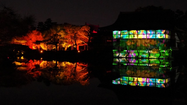 秋の夜の平安神宮