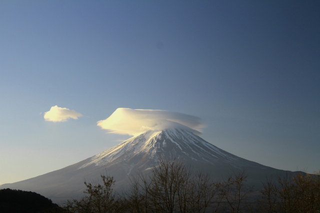 生まれたて笠雲