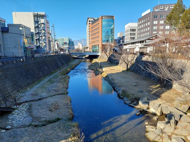 松本市街に女鳥羽川