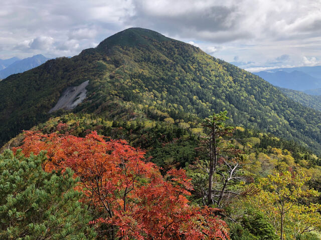 硫黄岳に進む