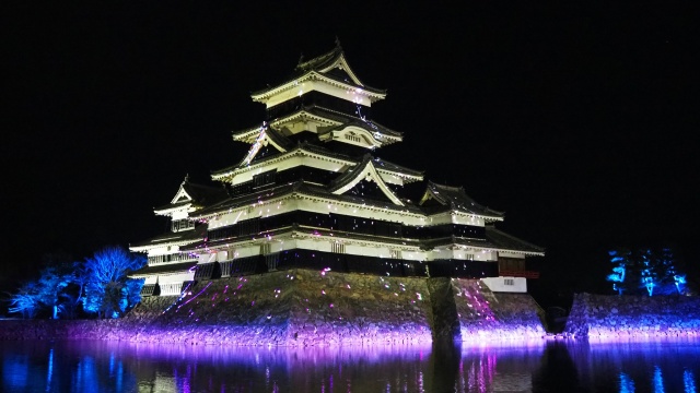 冬の夜の松本城