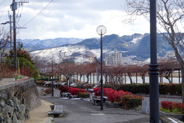 温泉散策路から耳納連山と筑後川