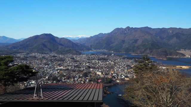 新春の河口湖天上山公園