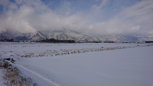 雪残る穂高連峰