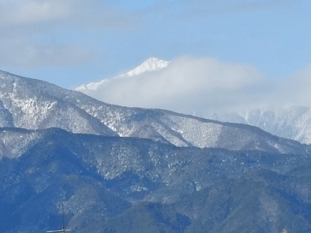 霞む信州常念岳