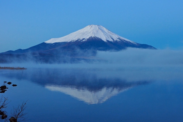 朝靄の富士山