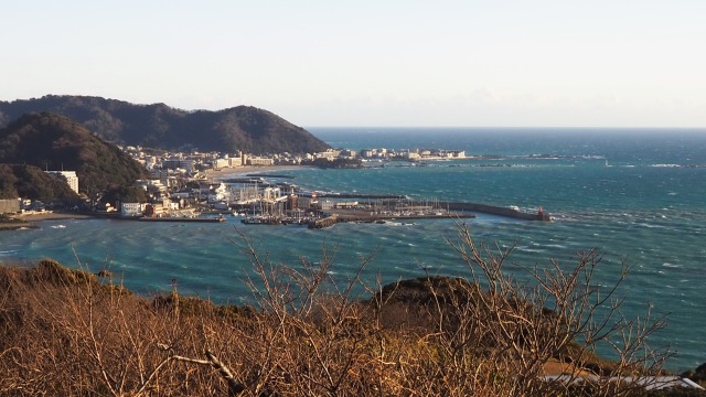 春の逗子海岸