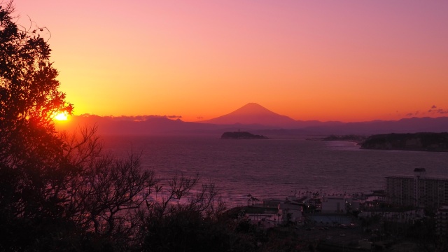 逗子から望む富士山の夕景