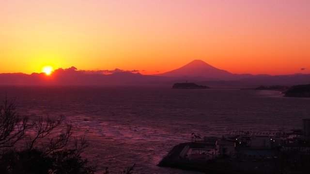 逗子から望む富士山の夕景