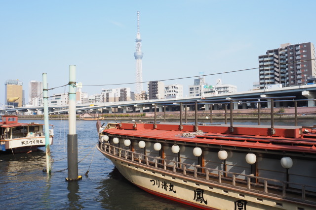 屋形船とスカイツリー