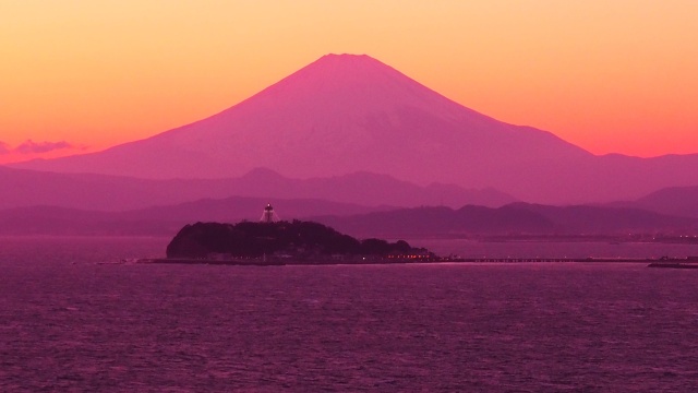 逗子から望む富士山の夕景