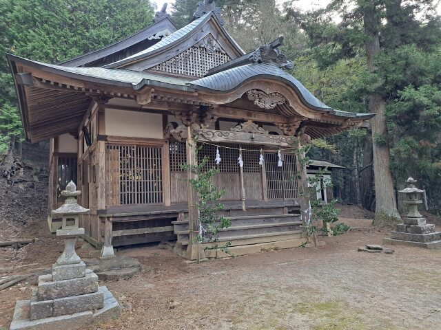 高鳥谷神社本殿