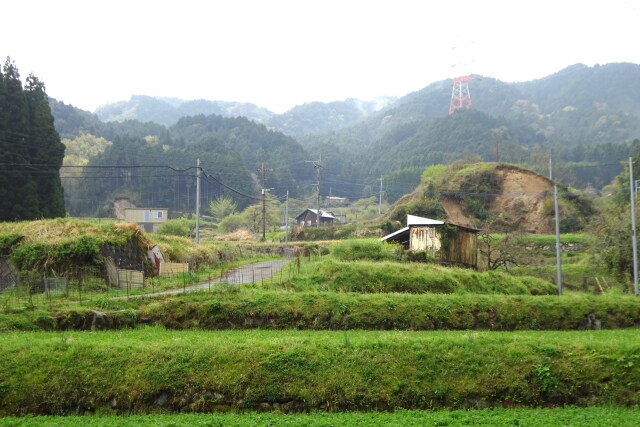 雨あがりの山村風景