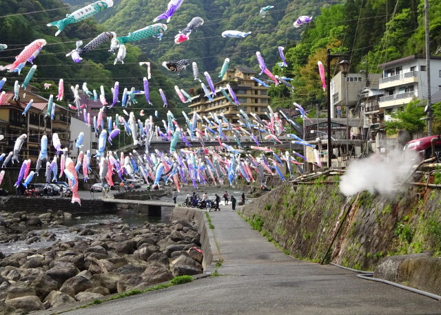 連休の始まり 杖立温泉