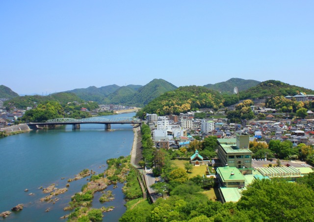 新緑の木曽川