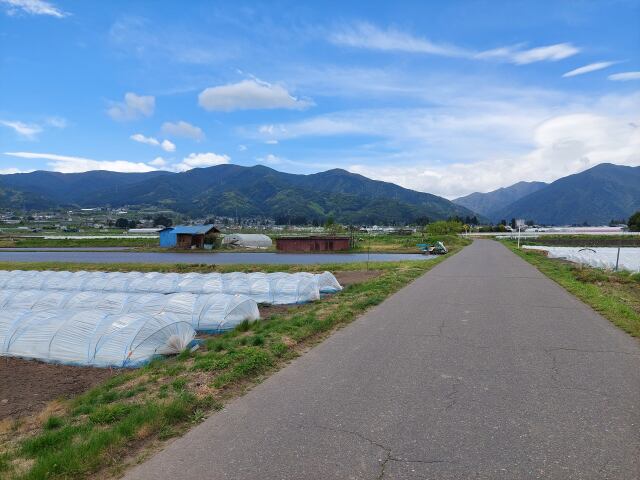 春の松本平の山々