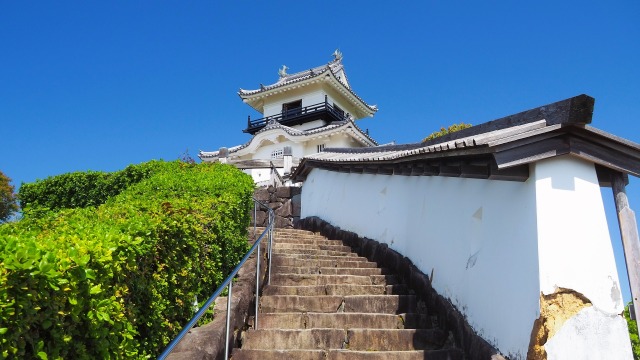 春の掛川城