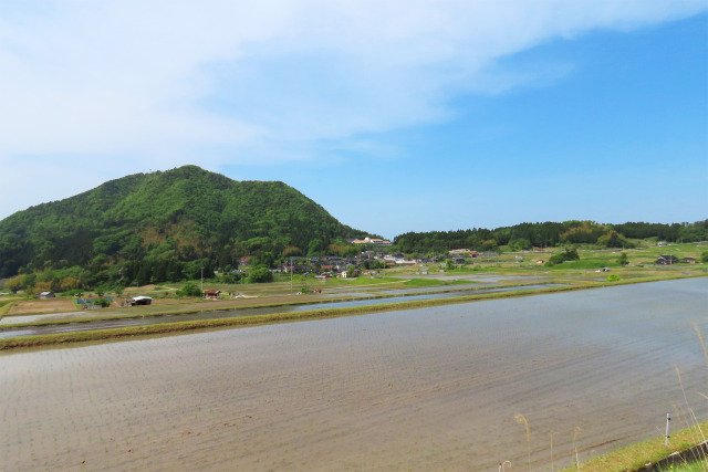 田植え始まる山里