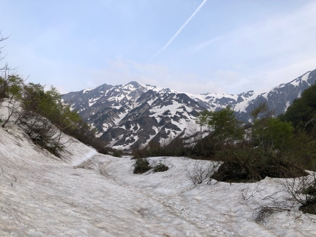 大雪渓に向かう