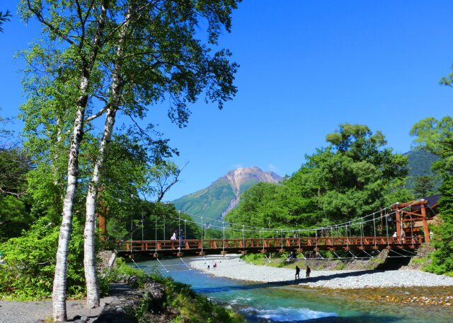 新緑の上高地河童橋