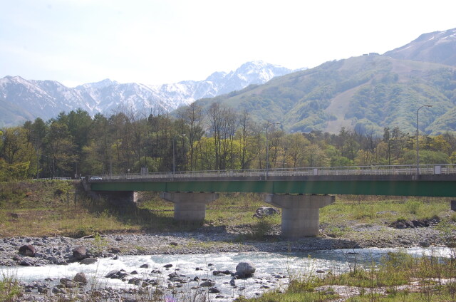 橋のたもとで 2023年