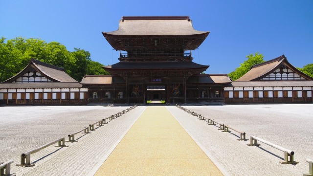 春の瑞龍寺