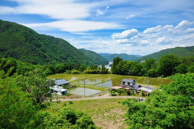 梅雨入り前の山村