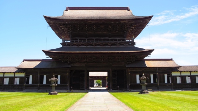 春の瑞龍寺