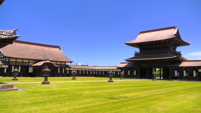 春の瑞龍寺