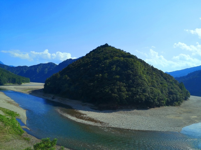 夏の熊野川