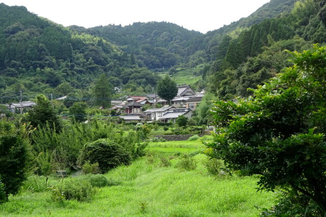 梅雨明けを待っている山村集落