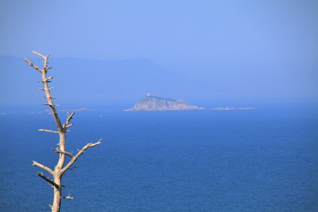 朝靄の灯台