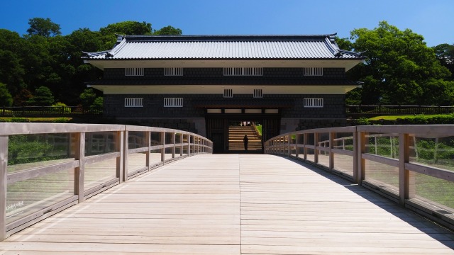 夏の金沢城公園