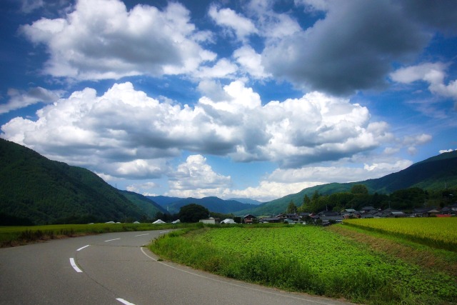 雲影の山村