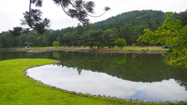 秋の毛越寺庭園