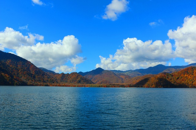 秋の中禅寺湖