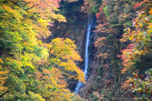 小安峡白糸の滝