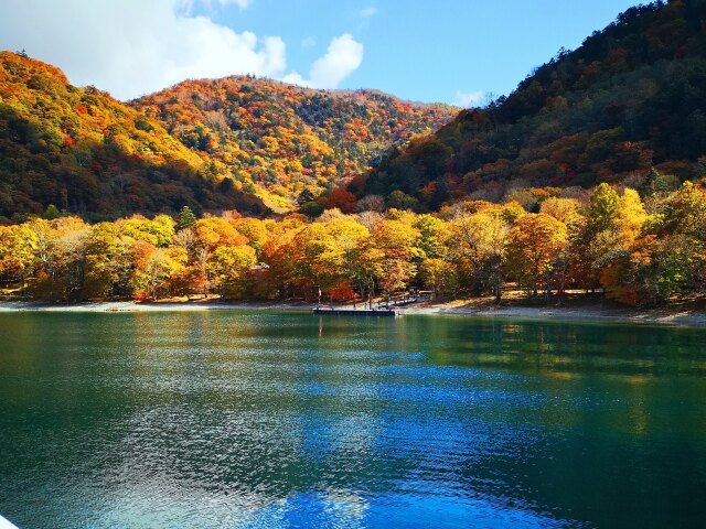 秋の中禅寺湖