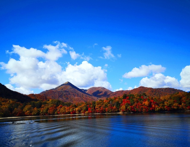 秋の中禅寺湖