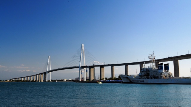 秋の新湊大橋