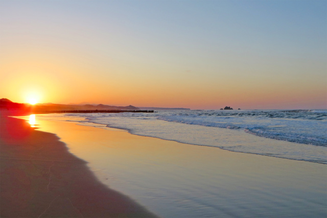 砂浜と夕日