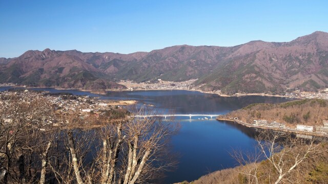 冬の河口湖天上山公園