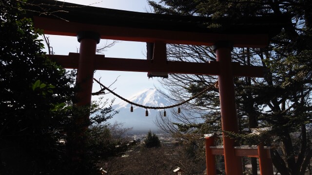 新倉富士浅間神社から望む富士山