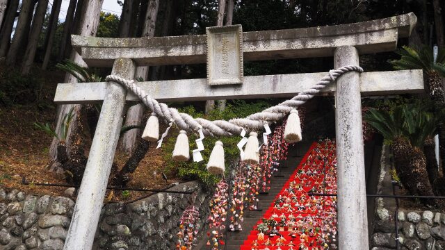 素盞鳴神社の雛段飾り