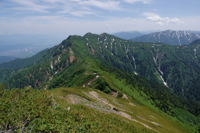 爺ヶ岳を望む