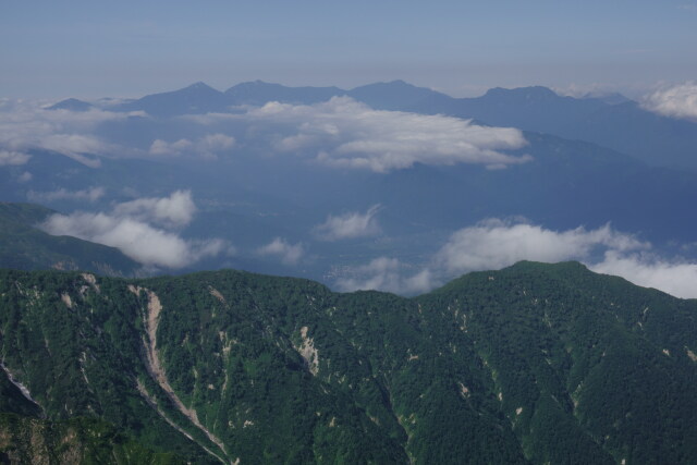 火打山を望む