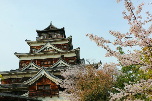 春の広島城