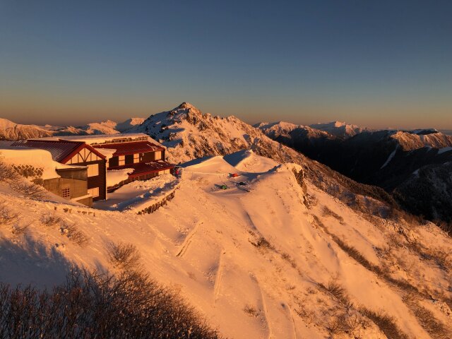 朝の燕山荘