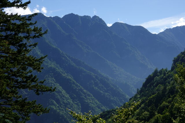 鋸岳を望む